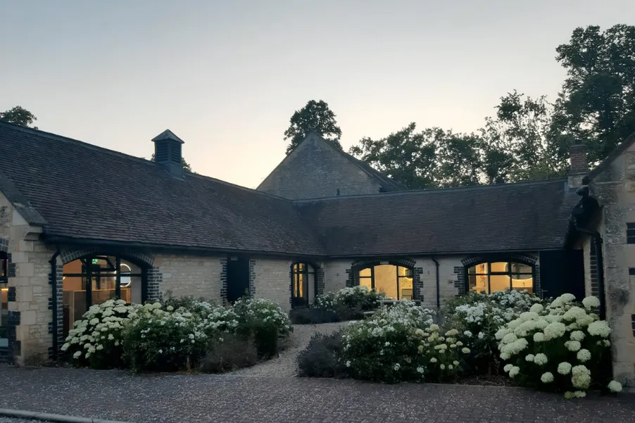 Exterior of Oxford Kitchens and Bathrooms kitchen showroom in Oxfordshire